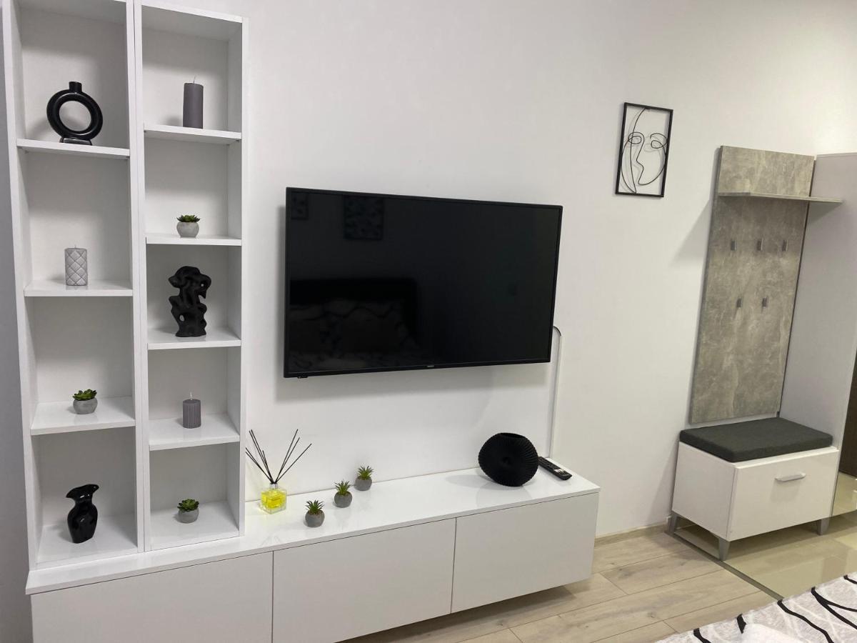 Monica Studio Onesti Zewnętrze zdjęcie